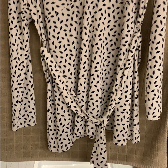 H&M maternity top - Picture 2 of 2